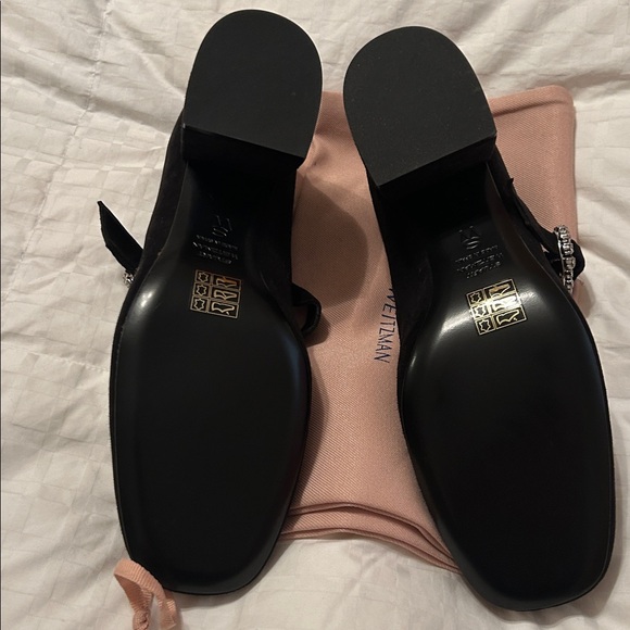 Gorgeous size 9 black suede Stuart Weitzman pumps - Picture 3 of 4